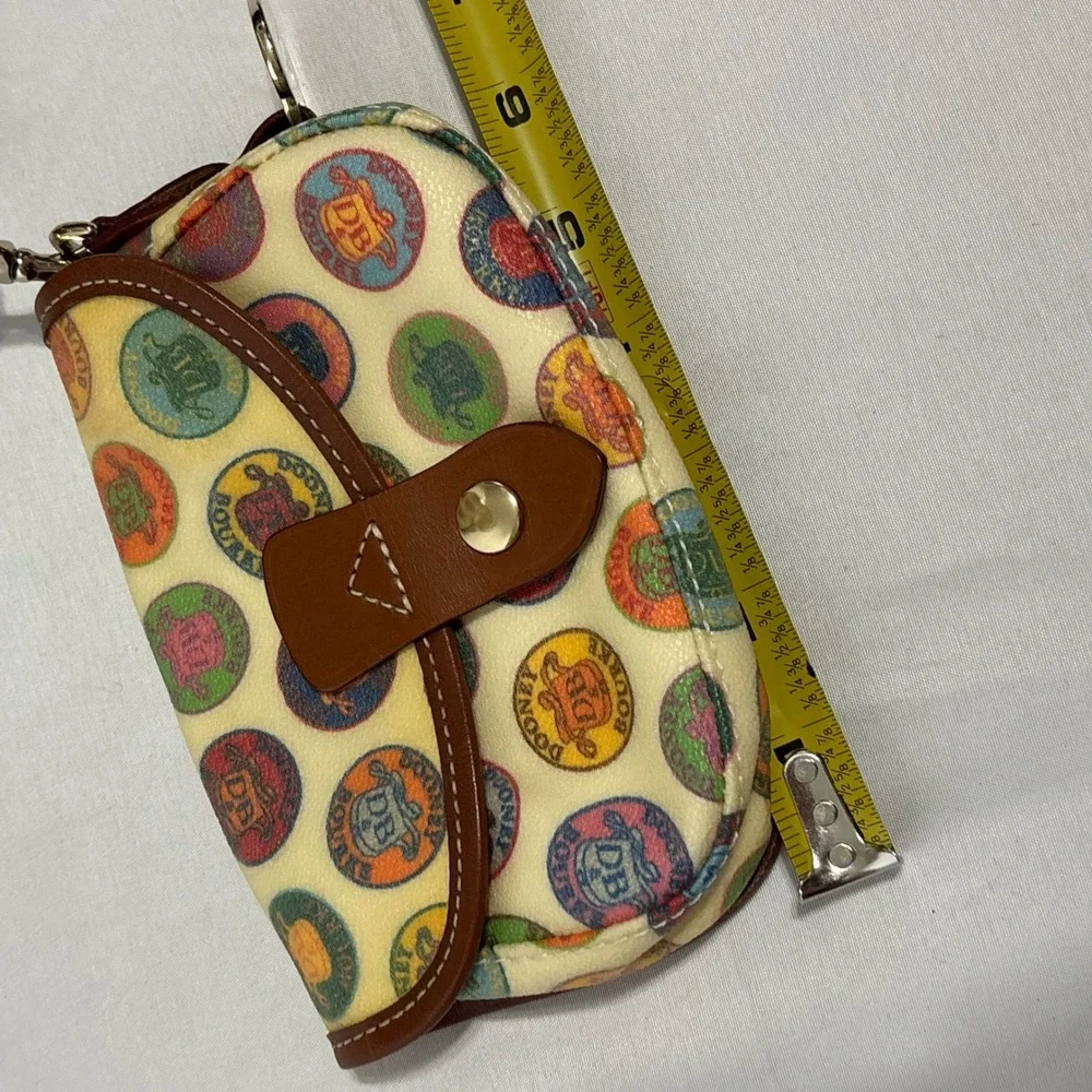 DOONEY & BOURKE adorable wristlet with logo design and brown leather detailing - Picture 10 of 13